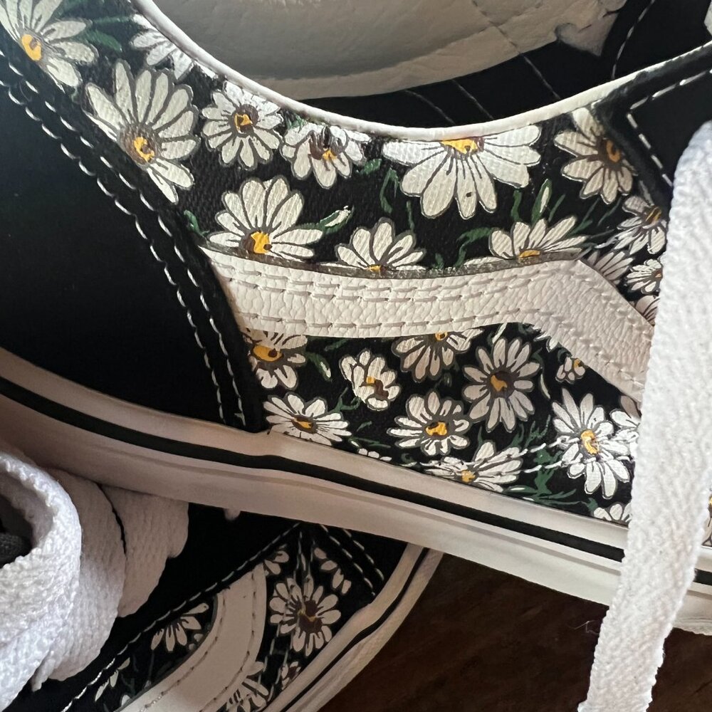 Brand New Vans Old Skool Daisy Black and White Shoes Girls Size 3 - Picture 2 of 6